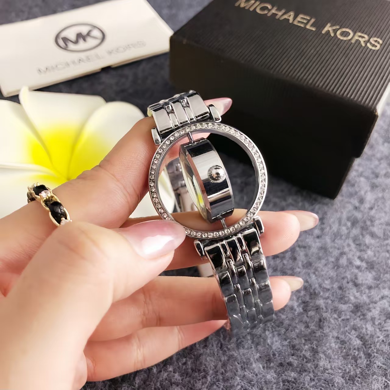 マイケル・コースのレディースダイヤモンド装飾ウォッチバッグ、 - Women Bags Mk のレビューと価格
